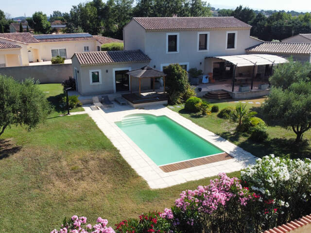 Villa d'exception avec piscine. — photo du bien