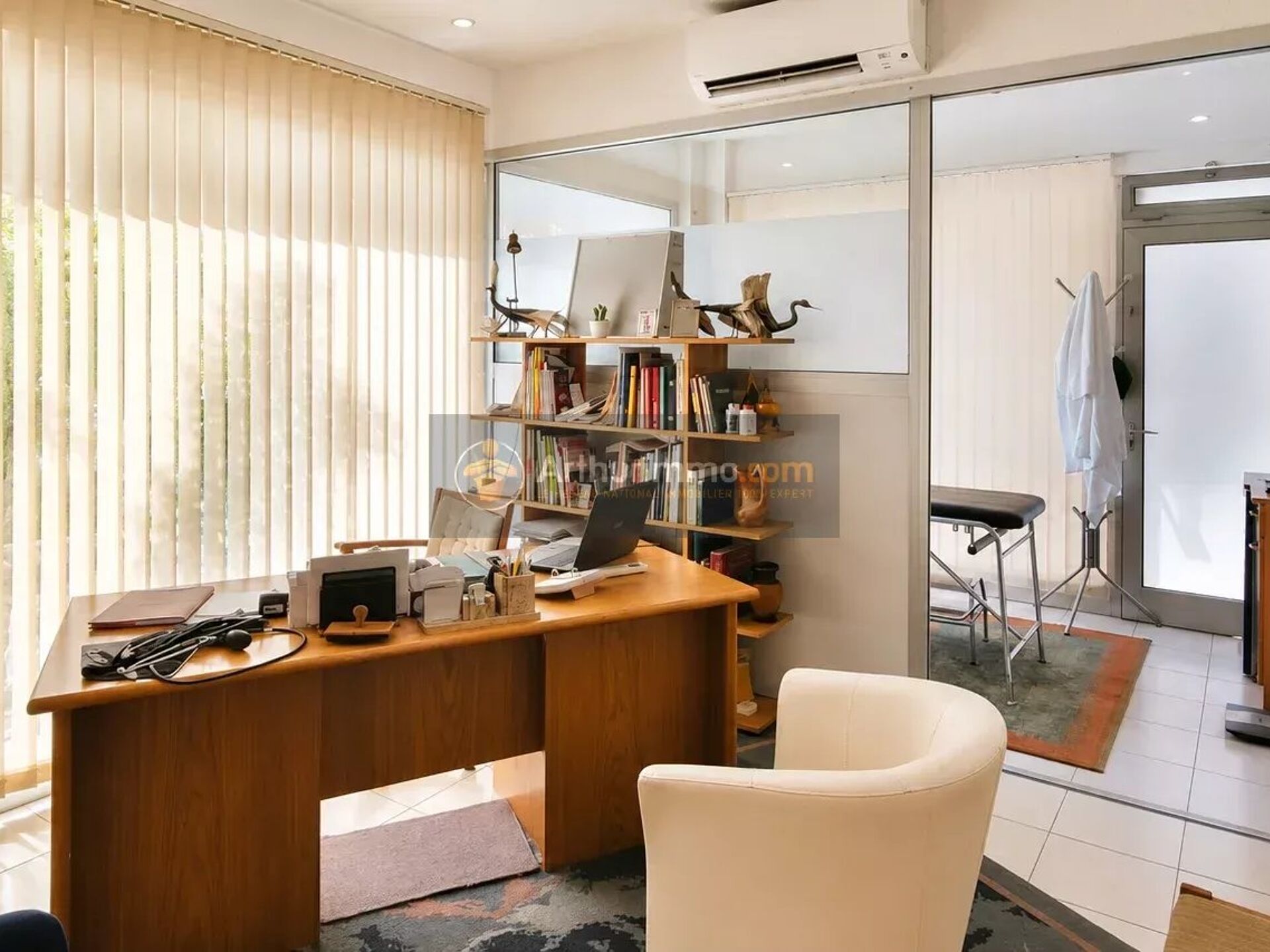 Local commercial 2 pièces 54 m² · à Saint-Aygulf · 54 m² · 219 500 €