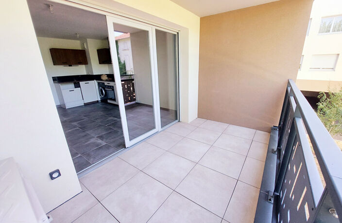 SOUS COMPROMIS -Bel Appartement Albi  -T2 de 42 m2 avec parking privatif et terrasse — photo 4