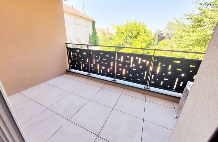 SOUS COMPROMIS -Bel Appartement Albi  -T2 de 42 m2 avec parking privatif et terrasse — photo 5