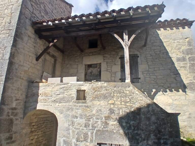 ensemble en pierre à restaurer totalement 20 mn nord de Cahors — photo 1