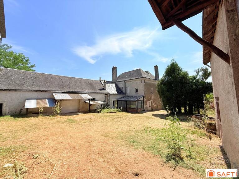 Maison de bourg avec dépendances sur plus de 2 hectares — photo 1
