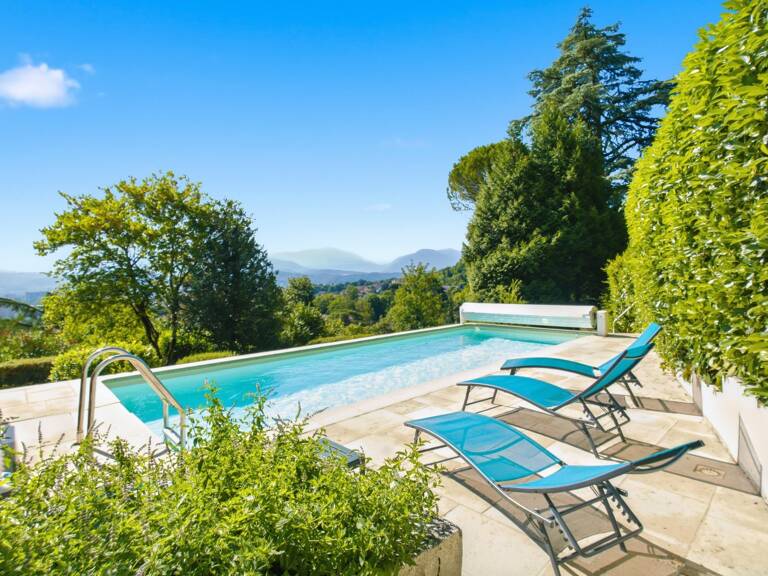 Propriété de 245 m² sur une parcelle de 3 644 m² avec vue panoramique, piscine et potentiel foncier rare — photo 1