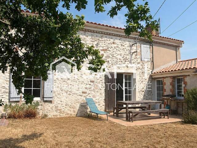 A Aizenay, maison de caractère de 152 m² avec 5 ch — photo du bien