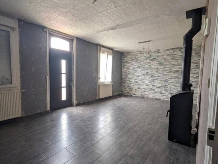 Maison de 106 m²  Terrain de 422 m²  Garage et dépendances — photo 1
