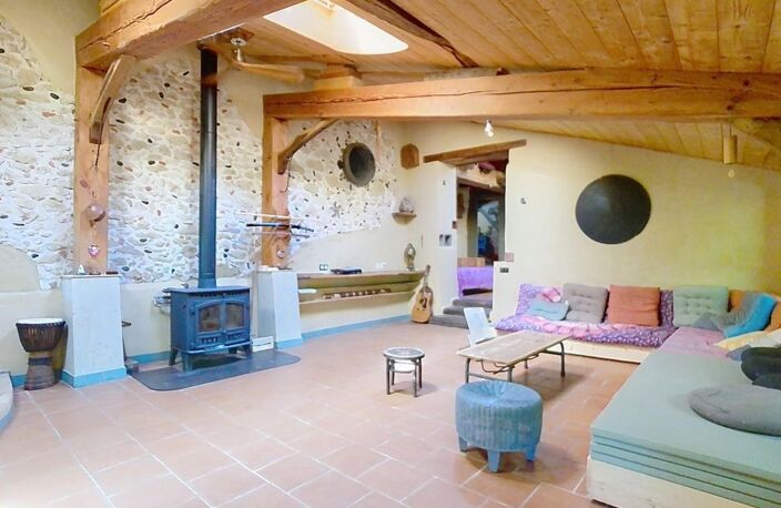 Une maison qui vous enveloppe dès les premiers pas — photo 4