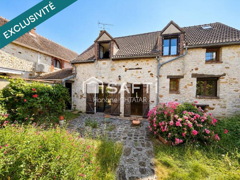 Maison en pierre, beaux volumes et fort potentiel ! — photo 1