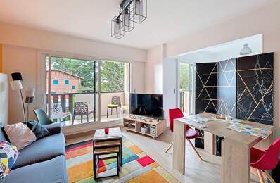 Très bel appartement entièrement rénové et vendu meublé dans résidence avec piscine — photo du bien