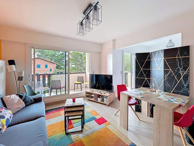 Très bel appartement entièrement rénové et vendu meublé dans résidence avec piscine — photo du bien