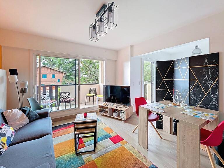 Très bel appartement entièrement rénové et vendu meublé dans résidence avec piscine — photo 1