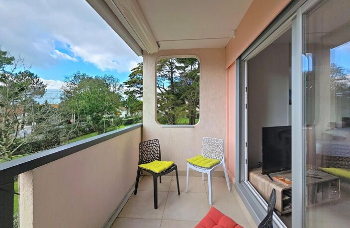 Très bel appartement entièrement rénové et vendu meublé dans résidence avec piscine — photo 2