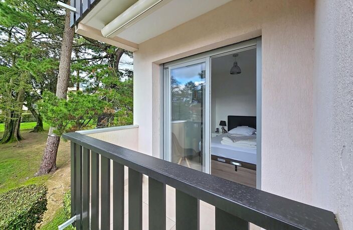 Très bel appartement entièrement rénové et vendu meublé dans résidence avec piscine — photo 3