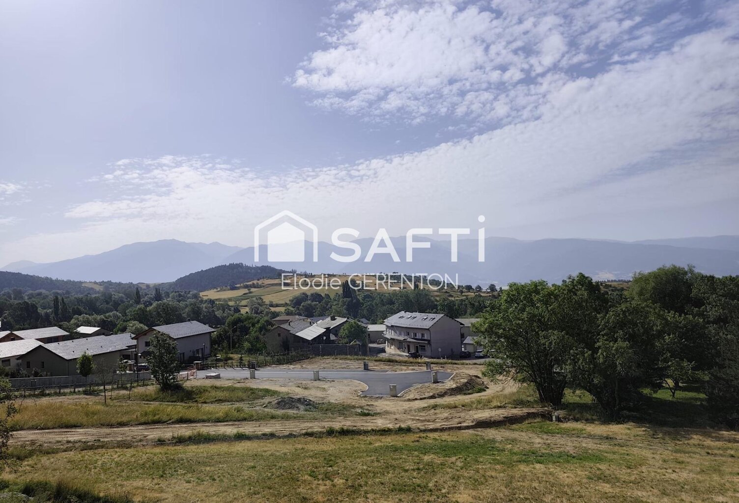 Terrain constructible 3 faces dans petit lotissement — photo 1