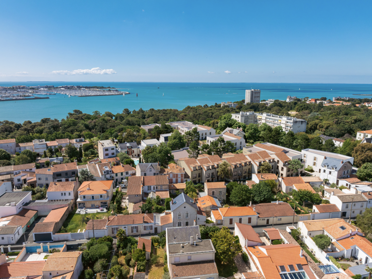 A VENDRE MAISON TYPE 6 - LA ROCHELLE QUARTIER DU MAIL - LA R — photo 1