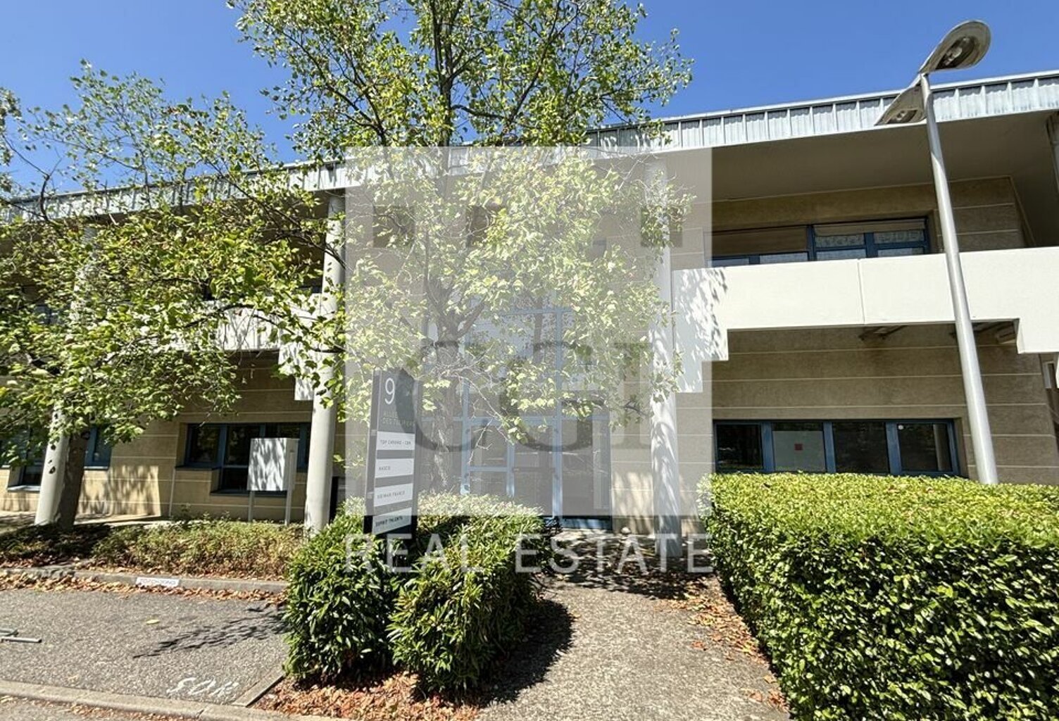 BUREAUX à LOUER — photo 1