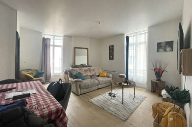 Appartement 4 pièces 877 €
