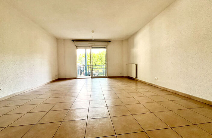 Appartement St GENIEZ d'OLT - Grand T2 de 52.65 m² avec une terrasse de 11 .70 m² — photo 2