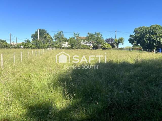 Terrain constructible de 1623m2, idéalement situé dans un environnement verdoyant et paisible et à proximité des commodités. — photo du bien