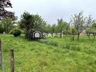 Terrain constructible de 1623m2, idéalement situé dans un environnement verdoyant et paisible et à proximité des commodités. — photo 3