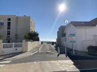 CARNON plage grand appartement dédoublé en rez de jardin traversant en viager occupé sur l'avenue en deuxieme ligne avenue Grassion Cibrand — photo 2