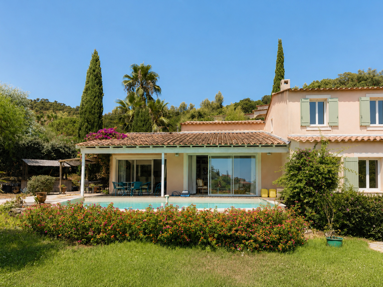 HYÈRES   LES HAUTEURS - DOMAINE PRIVE - VILLA 130m2 - VUE ME — photo 1