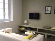 CASTELNAUDARY APPARTEMENT T1BIS No7 SECOND ÉTAGE REFAIT  A NEUF ENTIÈREMENT MEUBLE AVEC EAU/ELECTRICITÉ/BOX IN — photo 2