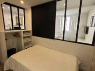 CASTELNAUDARY APPARTEMENT T1BIS No7 SECOND ÉTAGE REFAIT  A NEUF ENTIÈREMENT MEUBLE AVEC EAU/ELECTRICITÉ/BOX IN — photo 4