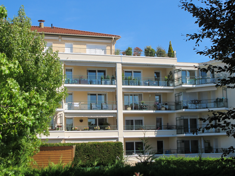 LOCATION ECULLY 69130 APPARTEMENT 2 PIECES BALCON RESIDENCE PISCINE PARC GARAGE CAVE — photo 1