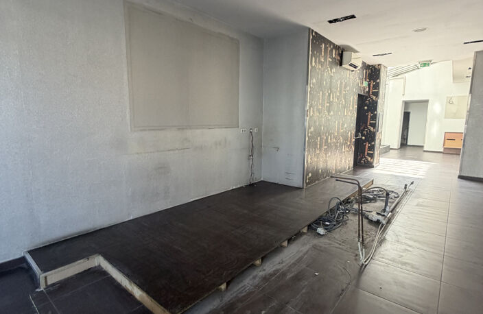 Local commercial 100.28 m2 — photo 2