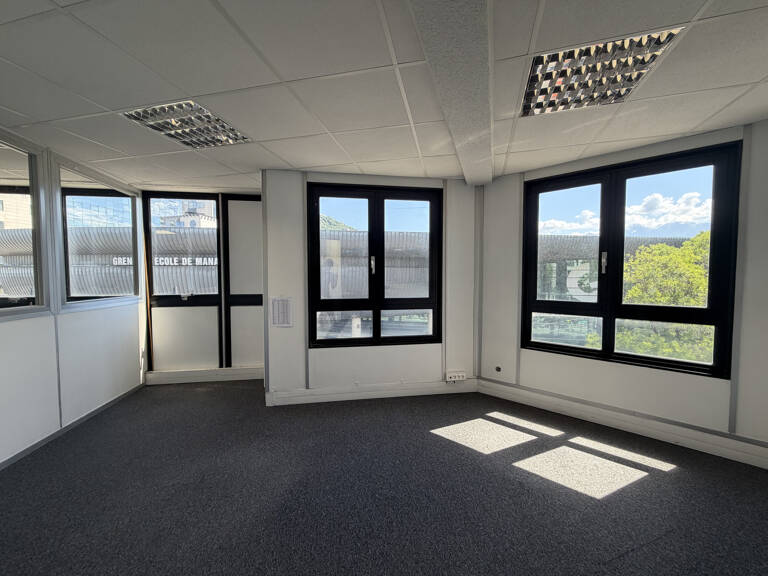 Bureaux 107 m2 — photo 1