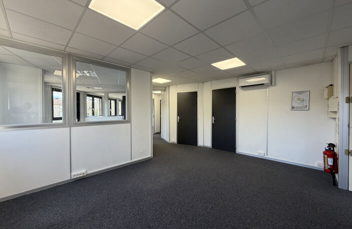 Bureaux 107 m2 — photo 3