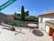 Belle propriété avec grands garages, dépendances et piscine couverte. — photo 3