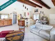 Belle propriété avec grands garages, dépendances et piscine couverte. — photo 4