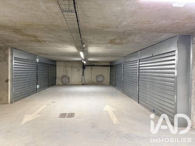 Vente Garage 200 m&sup2; — photo du bien