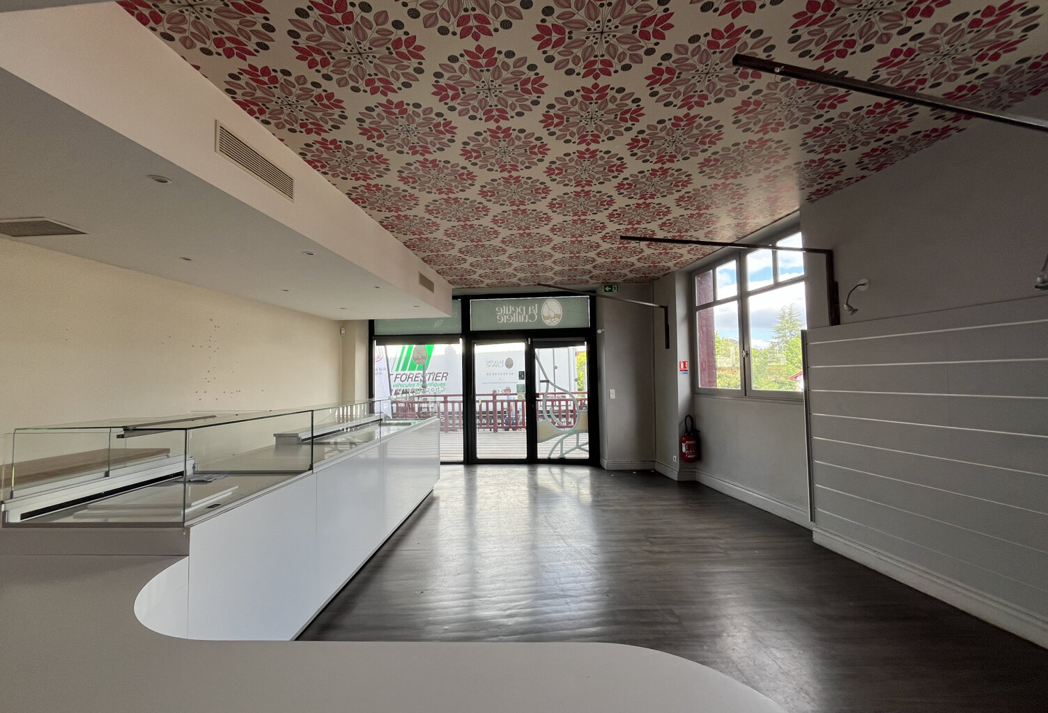 Local commercial de  83 m2 avec vitrine — photo 1