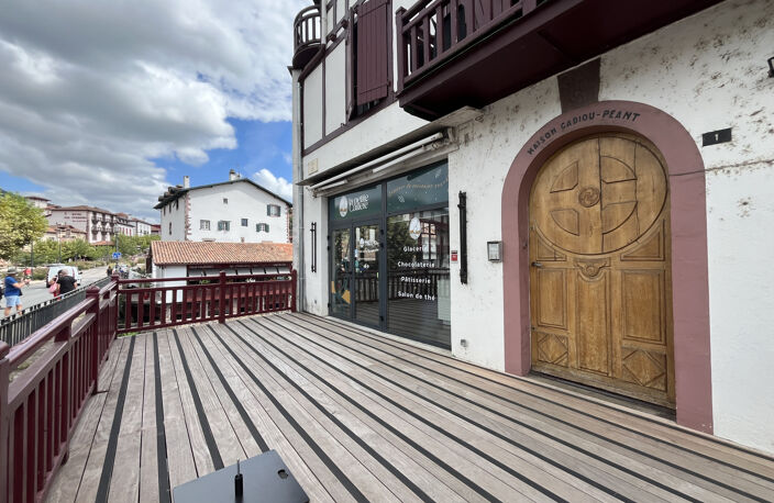 Local commercial de  83 m2 avec vitrine — photo 2
