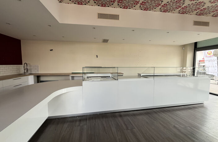 Local commercial de  83 m2 avec vitrine — photo 3