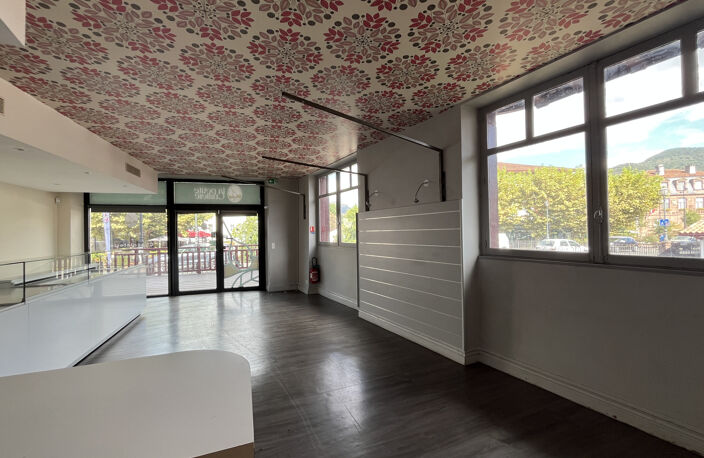Local commercial de  83 m2 avec vitrine — photo 4