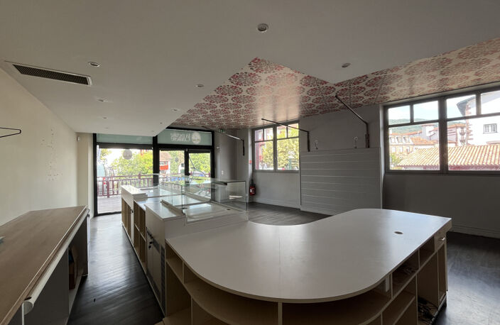 Local commercial de  83 m2 avec vitrine — photo 5