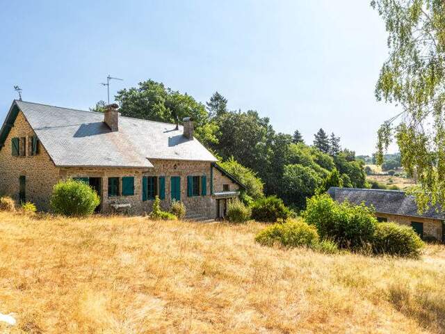 Maison en pierre de 5 pièces principales — photo du bien