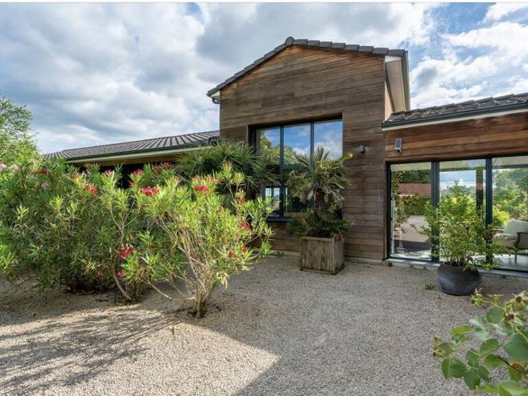 Villa de 8 pièces principales — photo 1