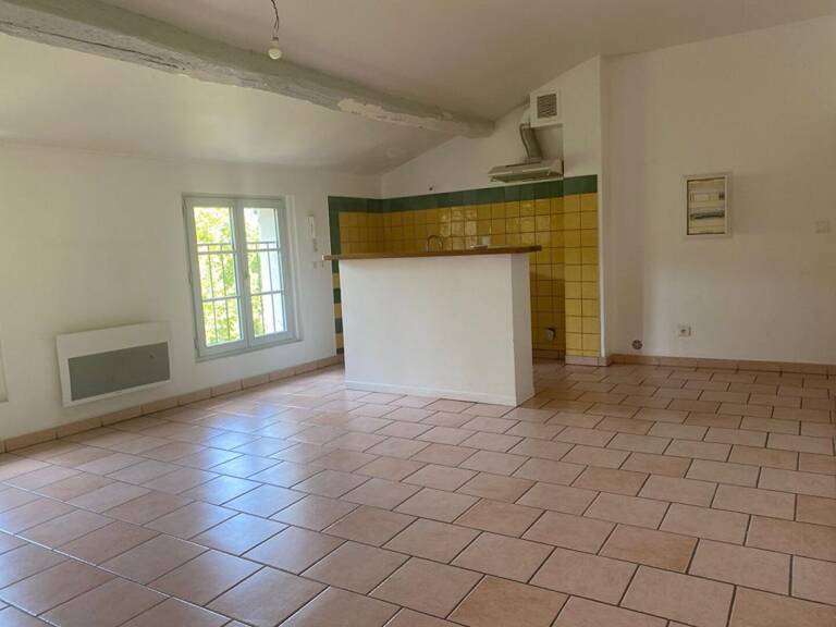Appartement Riez 3 pièces (64.82 m²), 3ème étage, centre village — photo 1