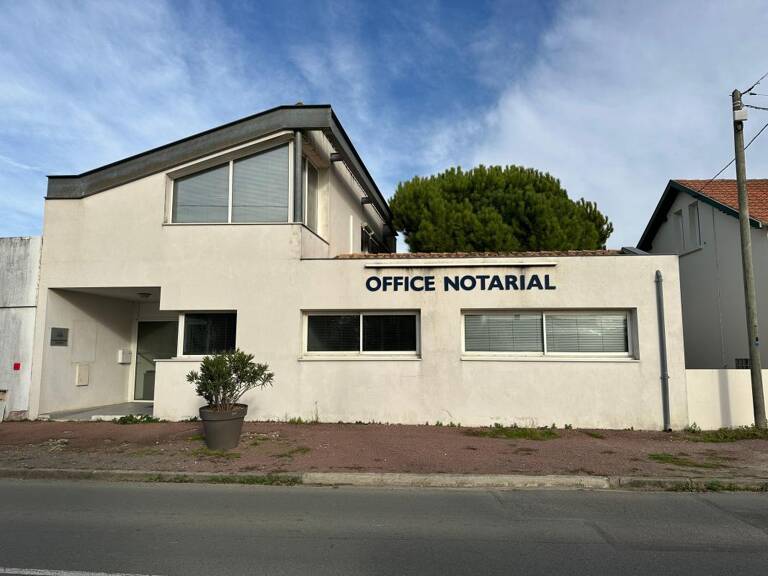 Bureaux 223 m² 8 pièces — photo 1