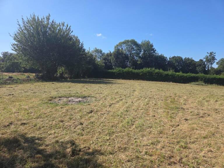 Terrain constructible à vendre 3211 M2 BONNEVILLE LA LOUVET (14) — photo 1