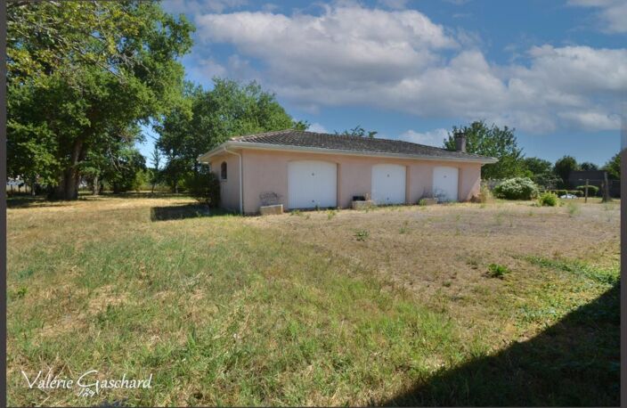 Le Pizou (dordogne) maison de 128 m² +  2850 m² de terrain et triple garage — photo 3