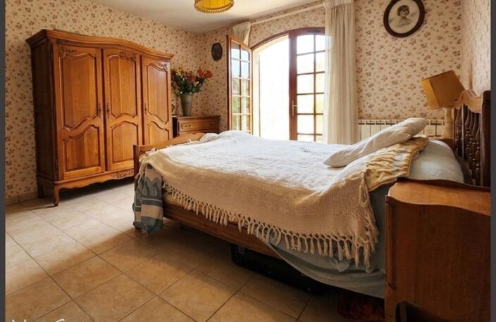 Le Pizou (dordogne) maison de 128 m² +  2850 m² de terrain et triple garage — photo 4