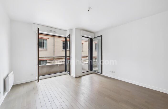 Appartement à vendre 2 pièces SURESNES (92) — photo 2