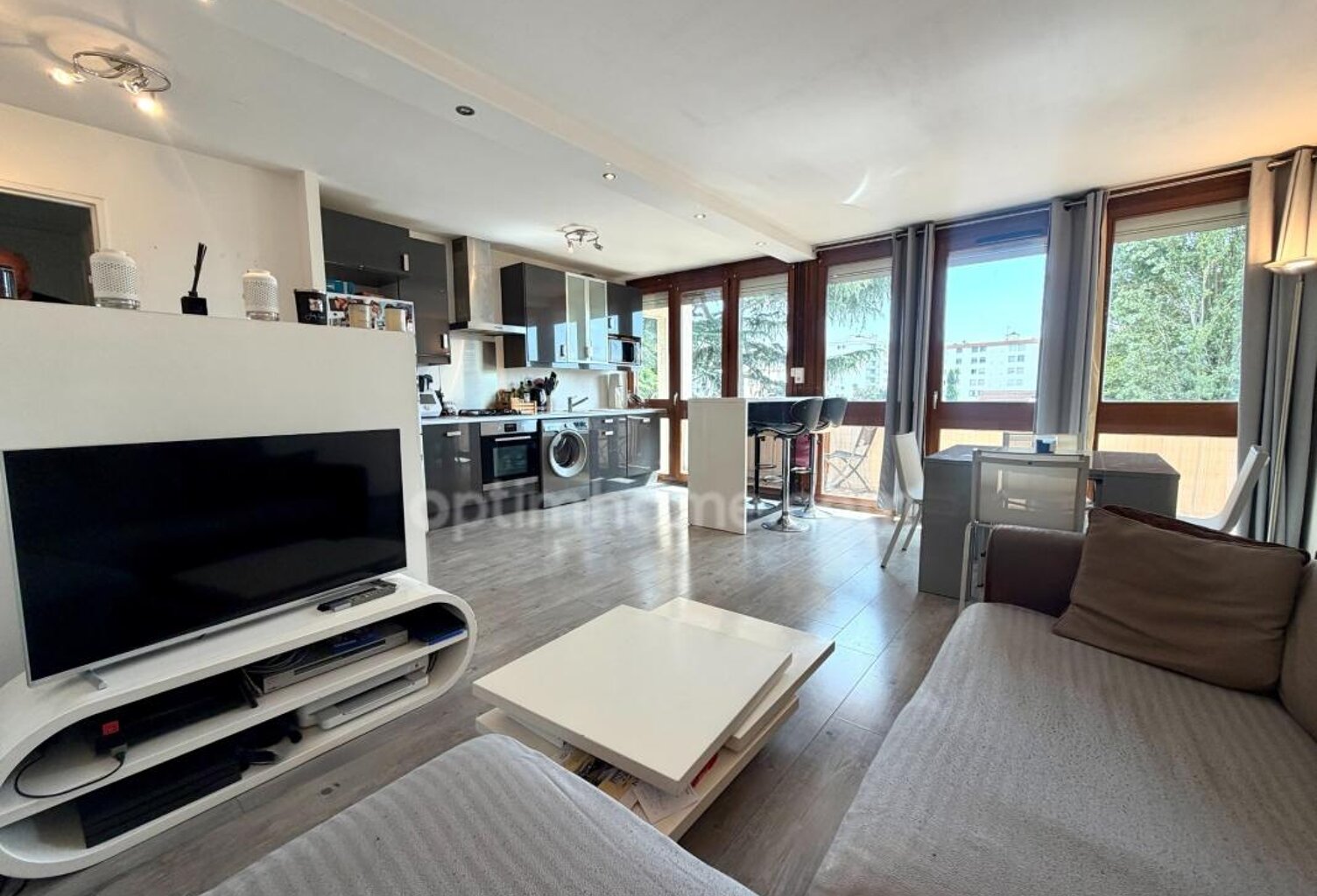 Appartement 4 pièces, 3 chambres / balcon / cave / parking / terrain de tennis — photo 1