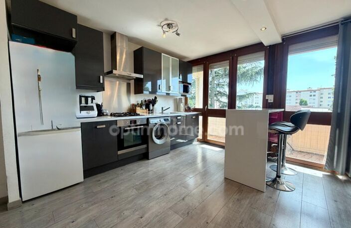 Appartement 4 pièces, 3 chambres / balcon / cave / parking / terrain de tennis — photo 2