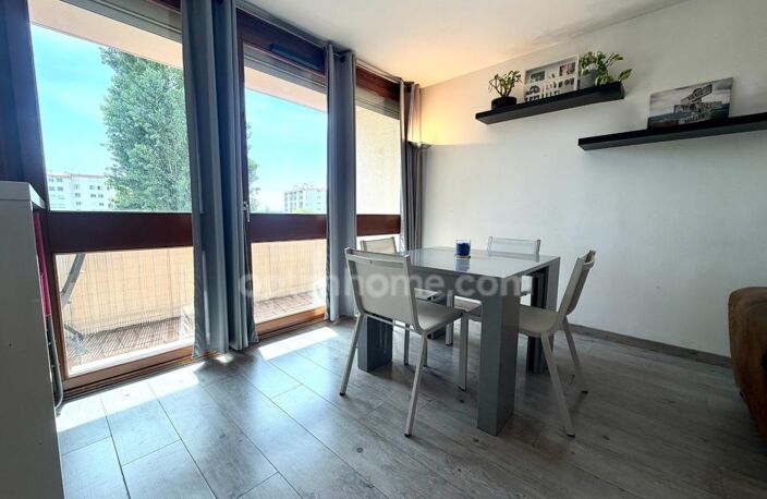 Appartement 4 pièces, 3 chambres / balcon / cave / parking / terrain de tennis — photo 3